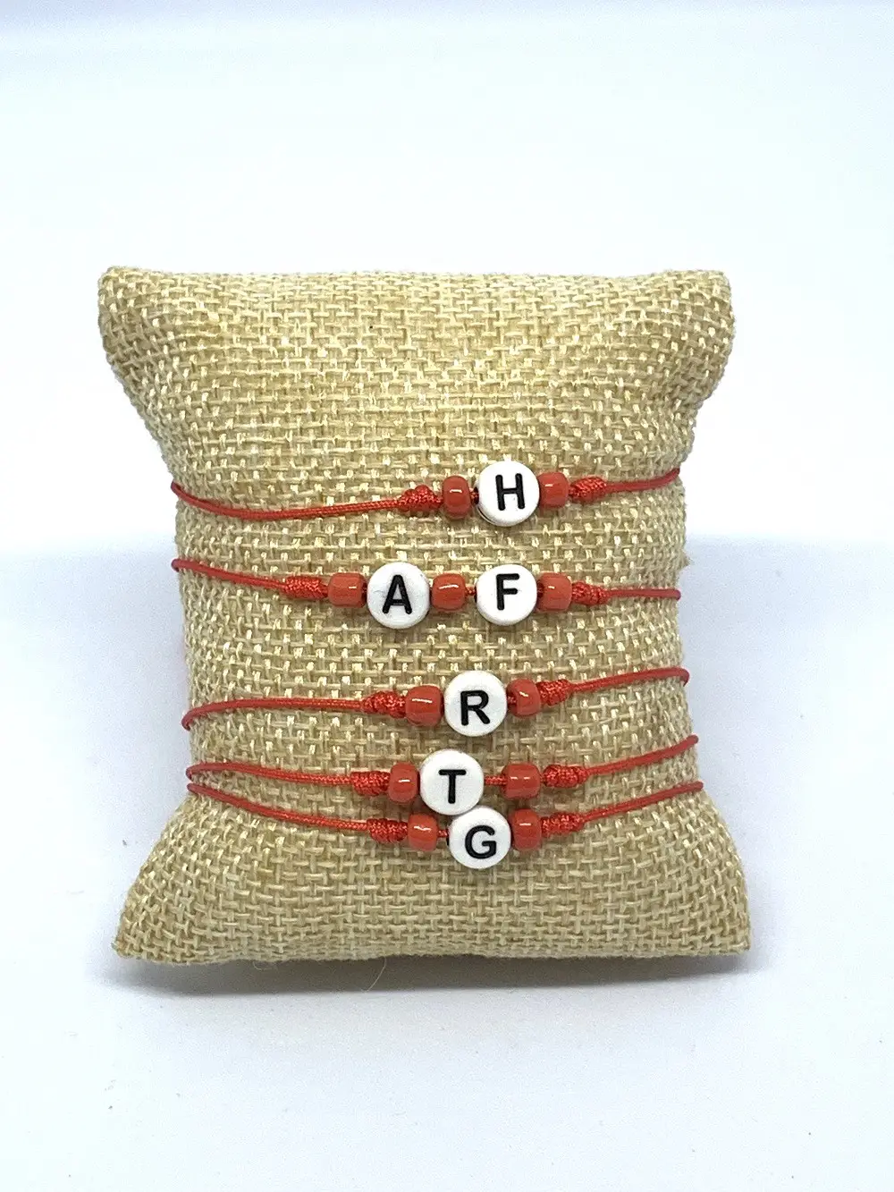 Manillas con la inicial